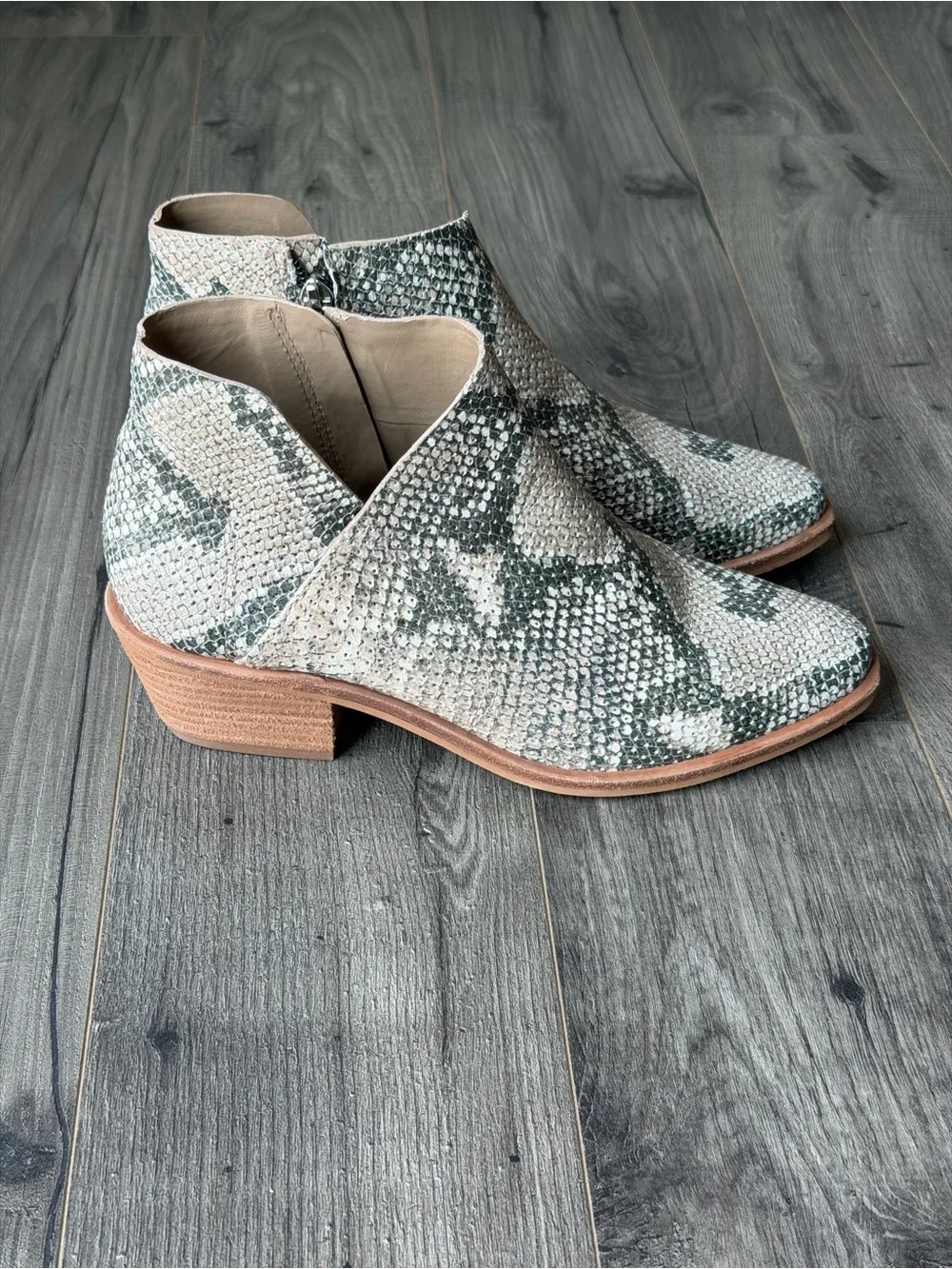 Vince Camuto Arendara Snake Print Leather Ankle Booties Cutout Western - 7,5
